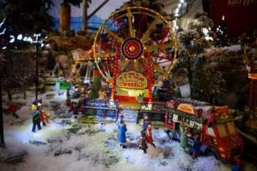 Alle Lemax draaimolens en carrousels voor je kerstdorp op een rij!