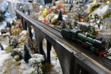 Alle Lemax treinen voor je kerstdorp op een rij!