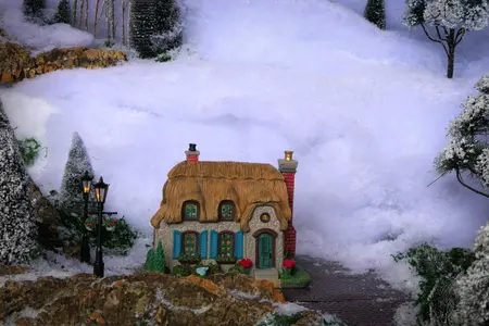 Lemax abigail's cottage verlicht kersthuisje Caddington Village 2024 - afbeelding 4