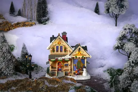Lemax christmas eve at grandma's verlicht kersthuisje Caddington Village 2024 - afbeelding 4