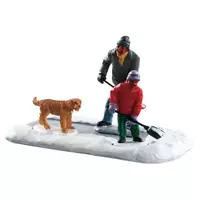 Lemax dad gets help kerstdorp figuur type 3 Vail Village 2018