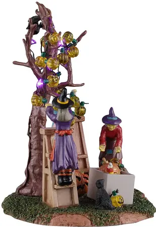 Lemax decorating the spooky tree verlicht tafereel Spooky Town 2026 - afbeelding 2