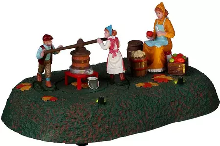 Lemax family cider bewegend kerstdorp tafereel Caddington Village 2022