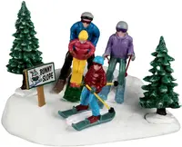 Lemax family ski day kerstdorp tafereel Vail Village 2026 - afbeelding 1