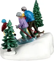 Lemax family ski day kerstdorp tafereel Vail Village 2026 - afbeelding 3