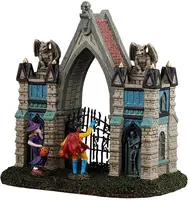 Lemax gargoyle gate tafereel Spooky Town 2025