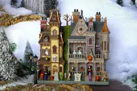 Lemax haunted estates verlichte facade Spooky Town 2024 - afbeelding 2