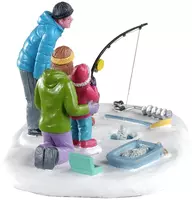 Lemax her first fish! kerstdorp tafereel Vail Village  2020 - afbeelding 2