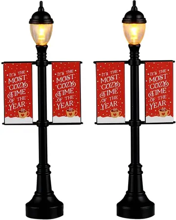 Lemax lamp post banners verlichte straatlantaarn Caddington Village 2026