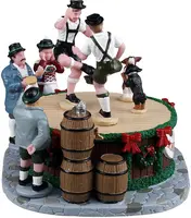 Lemax leapin' lederhosen kerstdorp tafereel 2025 - afbeelding 3