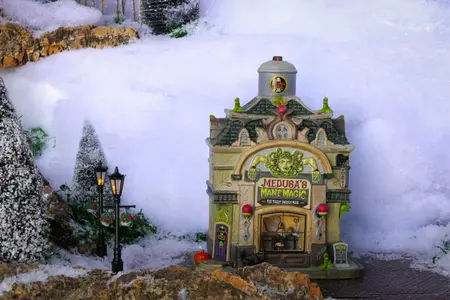 Lemax medusa's mane magic verlicht huisje Spooky Town 2024 - afbeelding 4