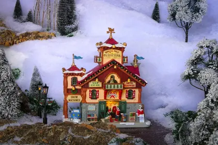 Lemax north pole outfitters verlicht kersthuisje Santa's Wonderland 2024 - afbeelding 2