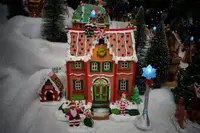 Lemax peppermint house verlicht kersthuisje Sugar 'N' Spice 2022 - afbeelding 4