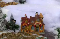 Lemax renaissance fair shops verlicht kersthuisje Caddington Village 2024 - afbeelding 4