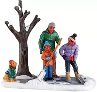 Lemax shoveling the driveway kerstdorp tafereel Harvest Crossing 2022
