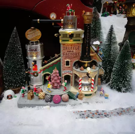 Lemax the christmas chocolatier truffle factory bewegend kersthuisje Santa's Wonderland 2022 - afbeelding 3