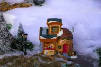 Lemax the nut hut verlicht kersthuisje Caddington Village 2024 - afbeelding 4