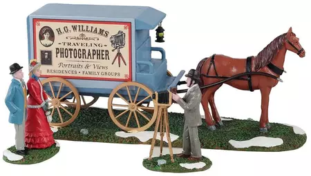 Lemax traveling photographer wagon, s/3 kerstdorp tafereel Caddington Village 2021 - afbeelding 1