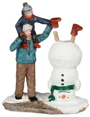 Luville Schneewald Making funny snowman