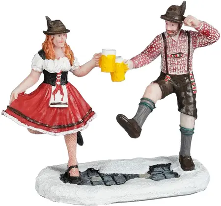 Luville Schneewald Toasting man and woman
